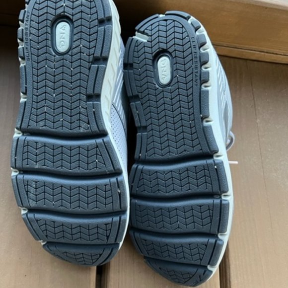 Brooks Woman’s athletic walking shoes - Like NEW - Picture 9 of 9